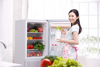 Làm gì khi tủ lạnh bị tắc ẩm?